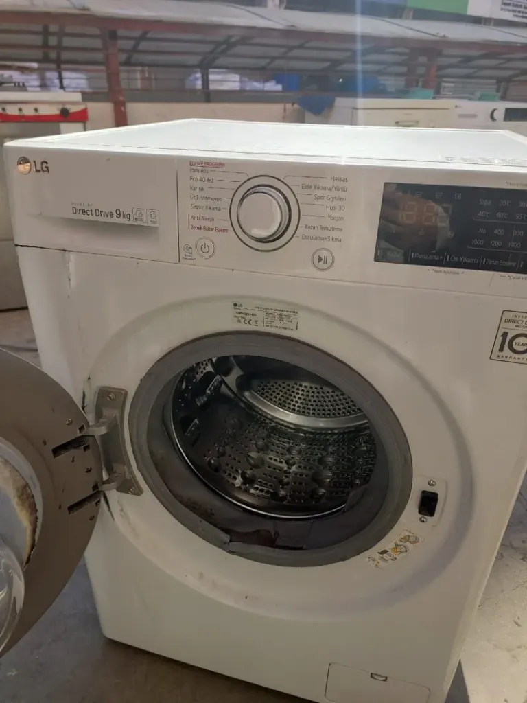 Servise alınan çamaşır makinesinde kapak ve tambur kontrolü